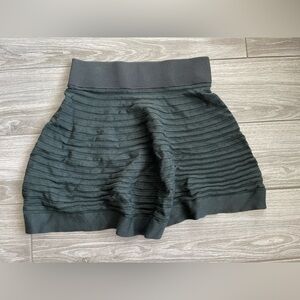Club Monaco women’s mini skirt deep olive/green and black, size XS•••